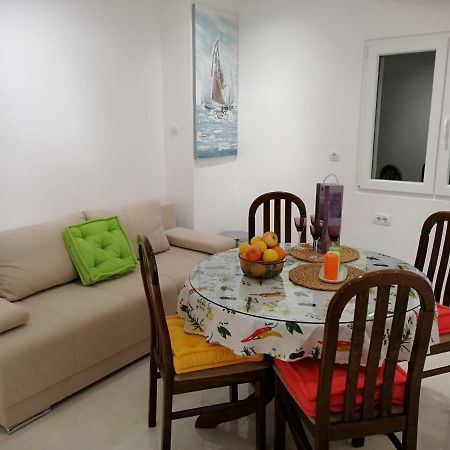 Apartment Marina Komiza Bagian luar foto