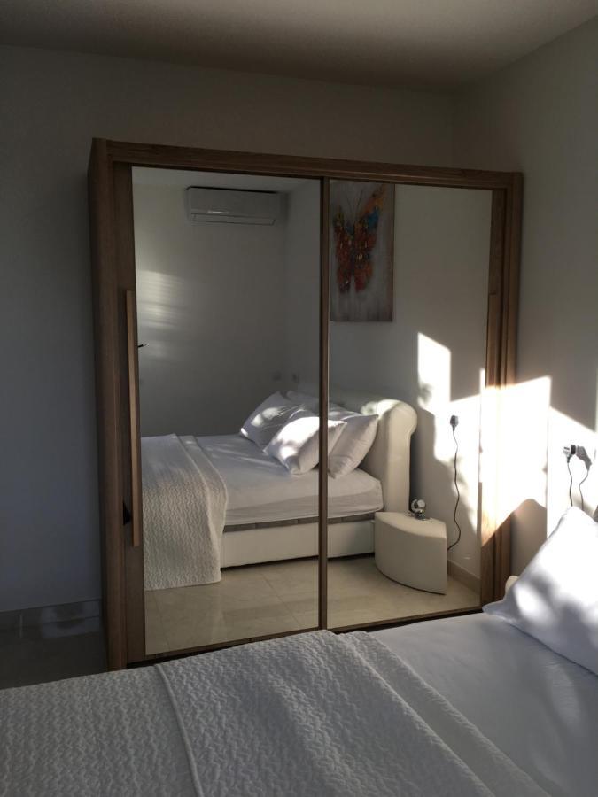 Apartment Marina Komiza Bagian luar foto