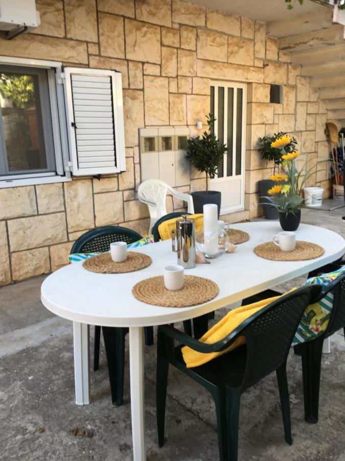Apartment Marina Komiza Bagian luar foto