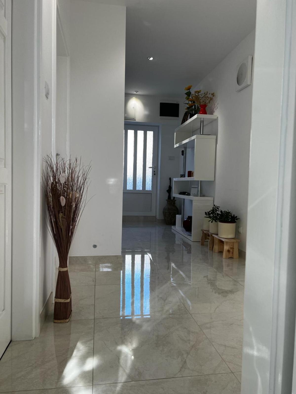 Apartment Marina Komiza Bagian luar foto