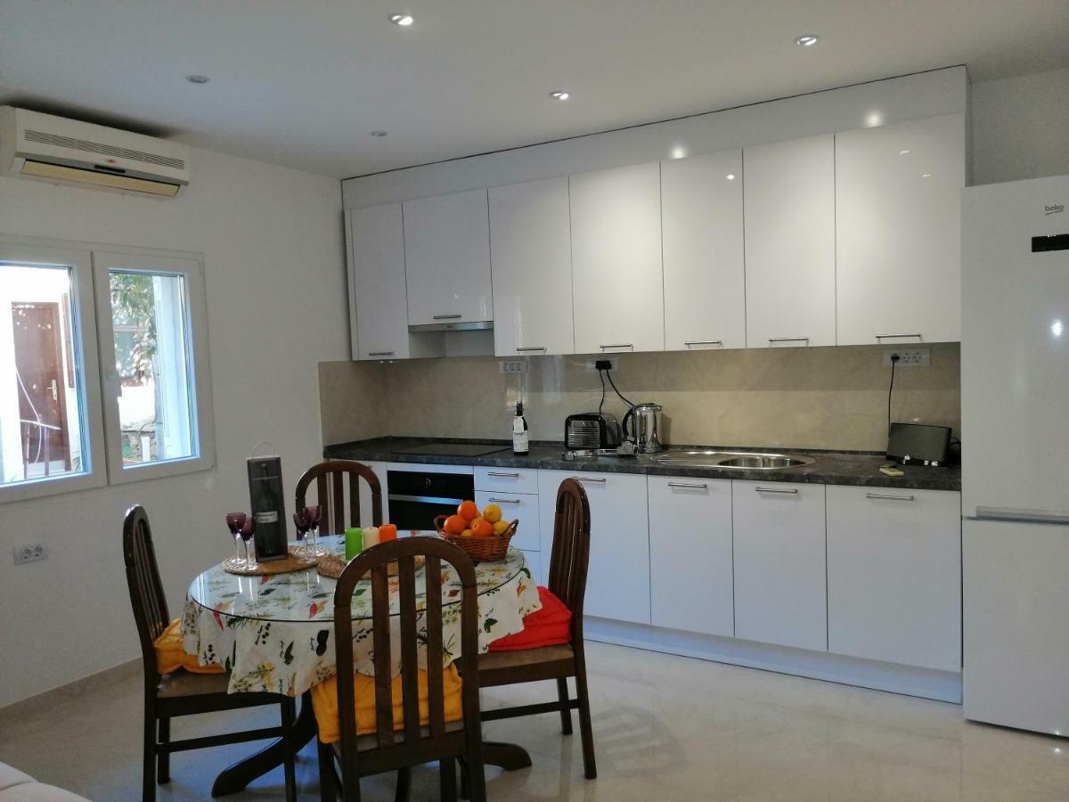 Apartment Marina Komiza Bagian luar foto