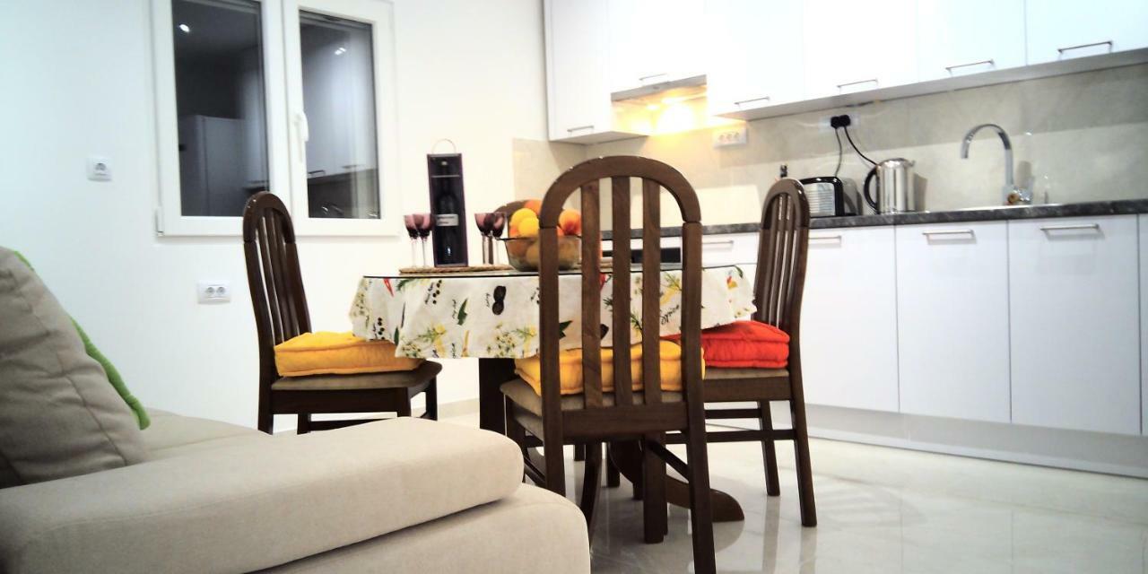 Apartment Marina Komiza Bagian luar foto