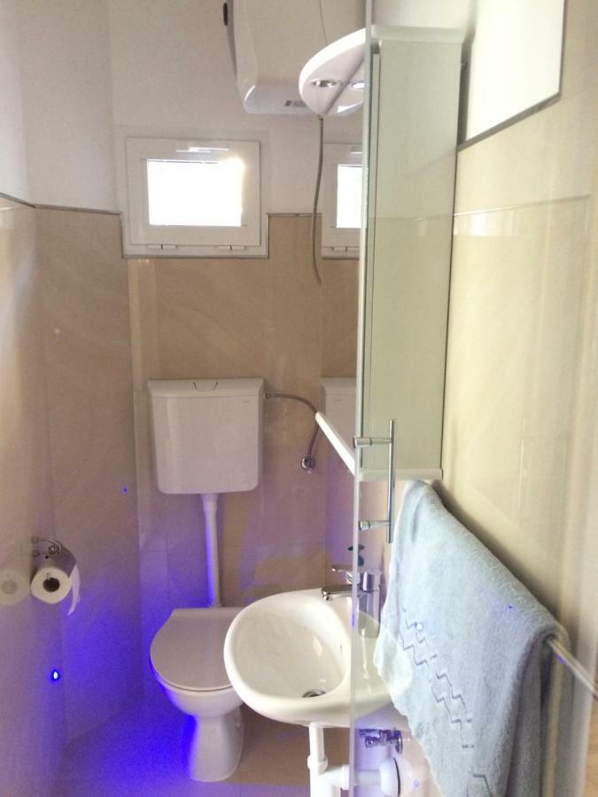 Apartment Marina Komiza Bagian luar foto