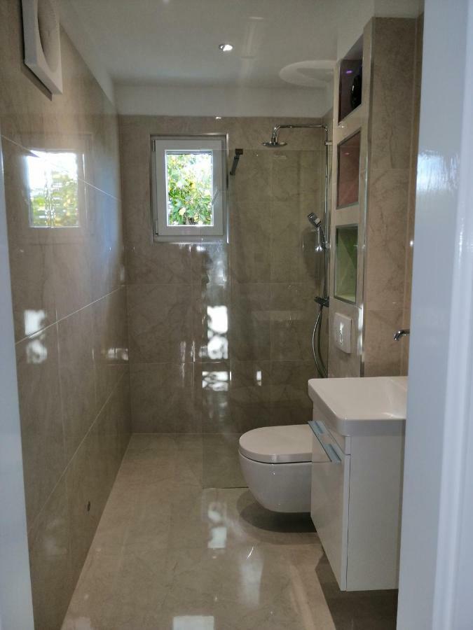 Apartment Marina Komiza Bagian luar foto